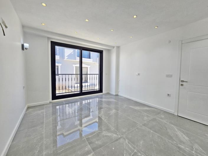 Image No.23-5 Bed Semi-Detached for sale