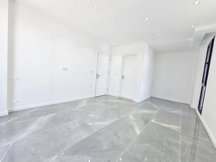 Image No.28-5 Bed Semi-Detached for sale