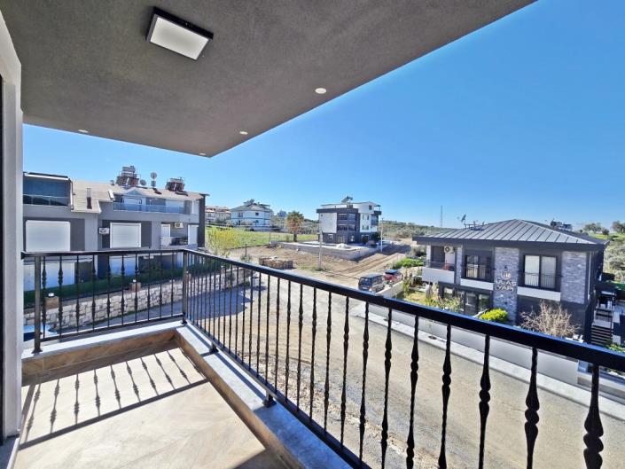 Image No.26-5 Bed Semi-Detached for sale