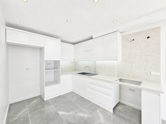 Image No.16-5 Bed Semi-Detached for sale