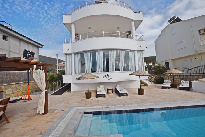 Image No.9-6 Bed Villa / Detached for sale