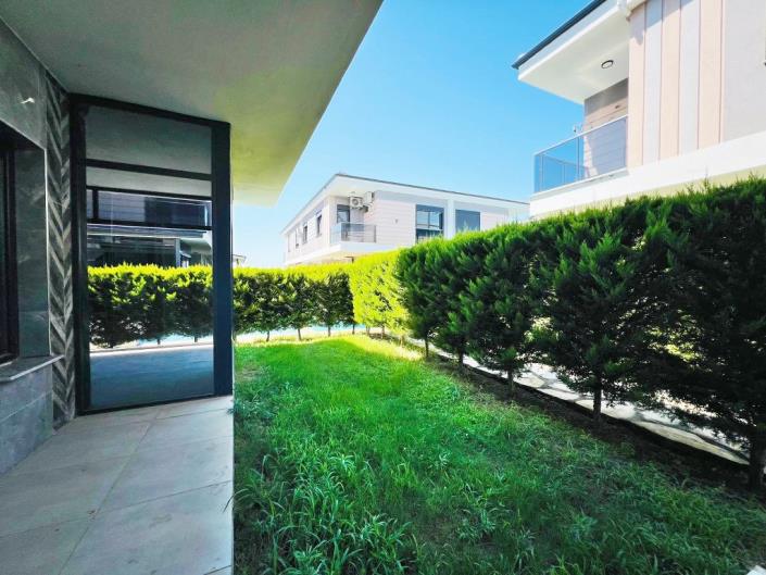 Image No.12-3 Bed Semi-Detached for sale