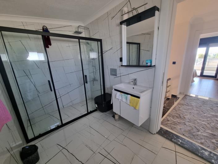 Image No.28-3 Bed Semi-Detached for sale