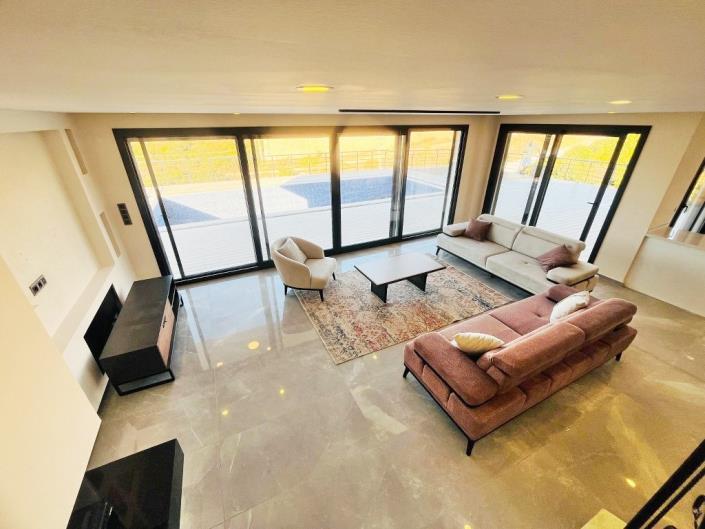 Image No.9-5 Bed Villa / Detached for sale