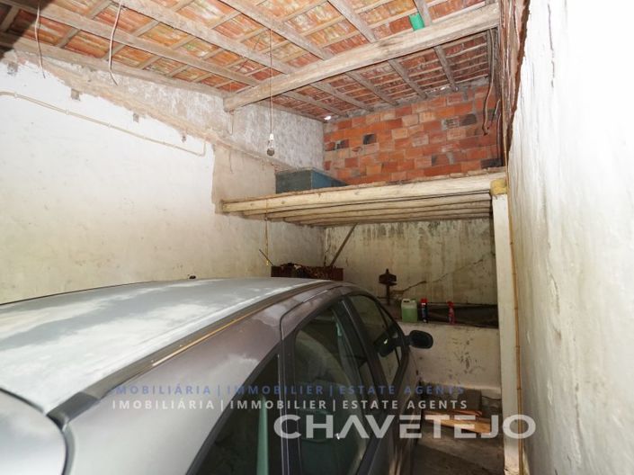 Image No.17-2 Bed Farmhouse for sale