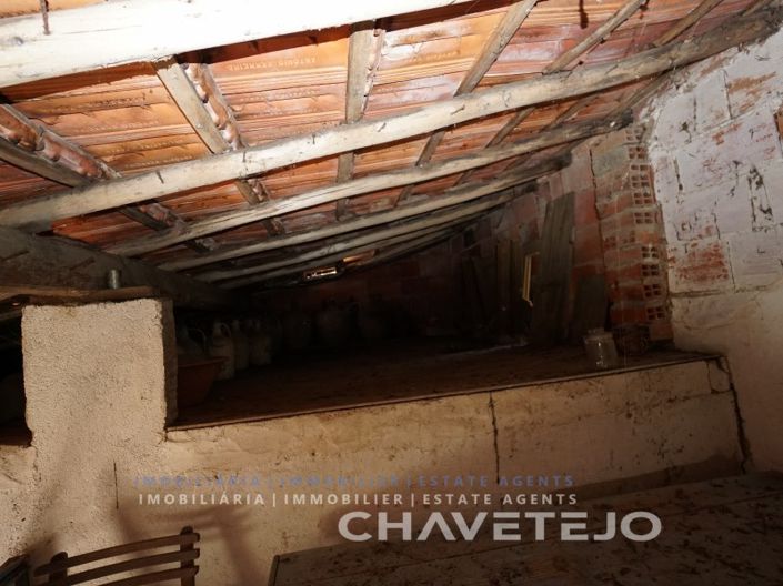 Image No.32-2 Bed Farmhouse for sale