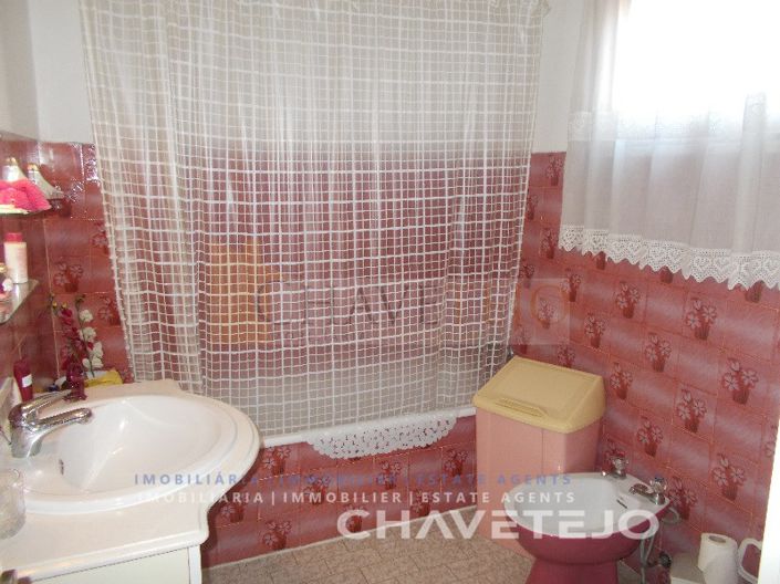 Image No.4-2 Bed House for sale