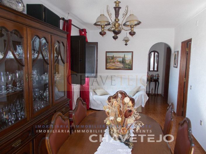 Image No.8-2 Bed House for sale