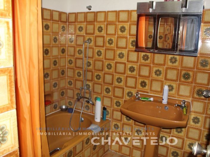 Image No.13-3 Bed Commercial for sale