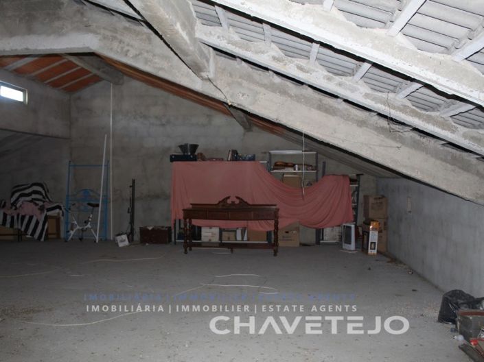 Image No.19-3 Bed Commercial for sale