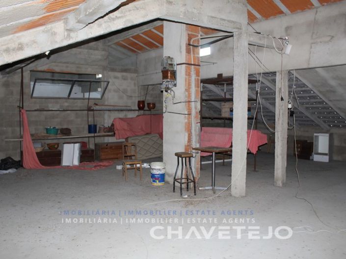 Image No.20-3 Bed Commercial for sale
