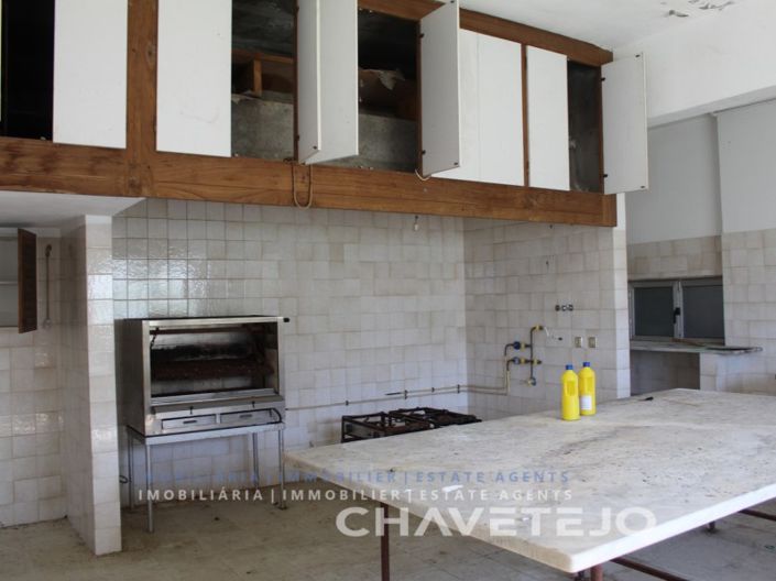 Image No.27-3 Bed Commercial for sale