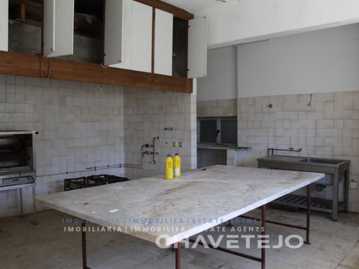 Image No.28-3 Bed Commercial for sale