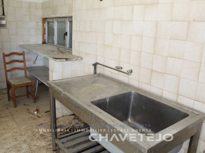 Image No.29-3 Bed Commercial for sale