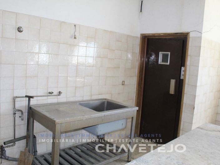 Image No.30-3 Bed Commercial for sale