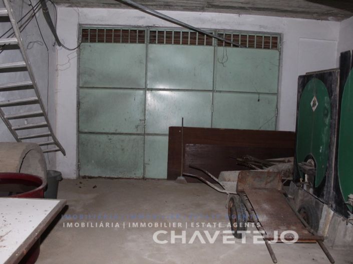 Image No.32-3 Bed Commercial for sale