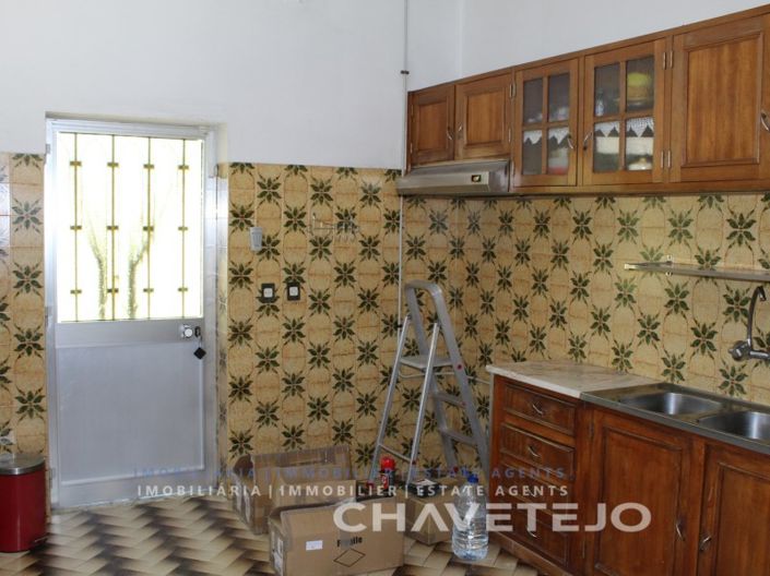 Image No.8-3 Bed Commercial for sale