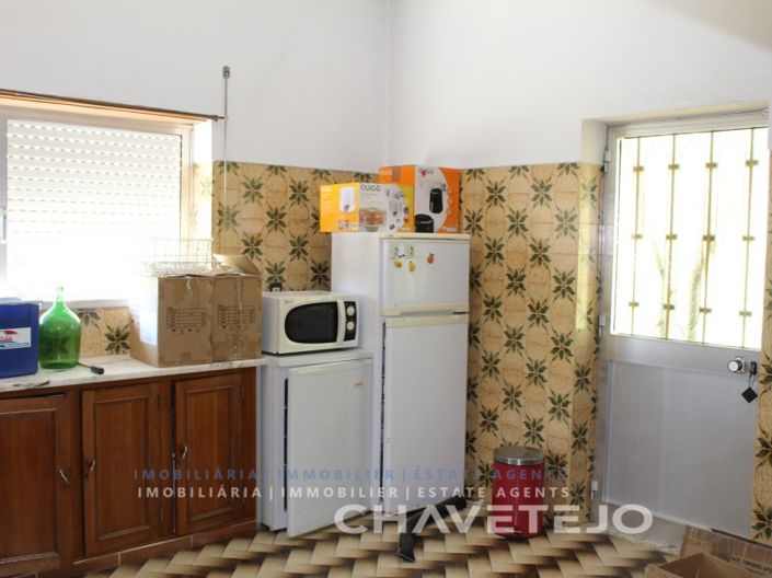 Image No.9-3 Bed Commercial for sale