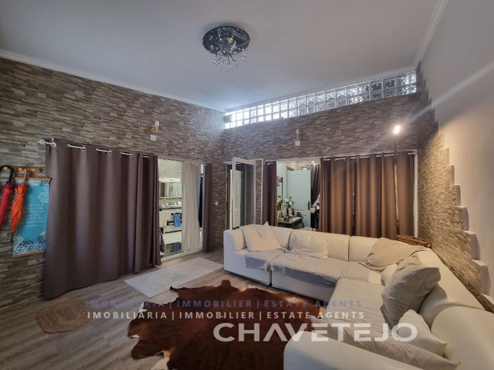 Image No.1-3 Bed House for sale