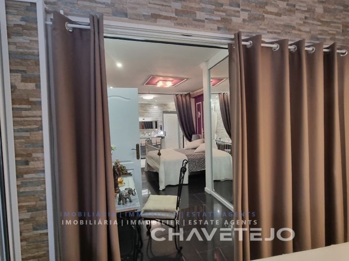 Image No.10-3 Bed House for sale