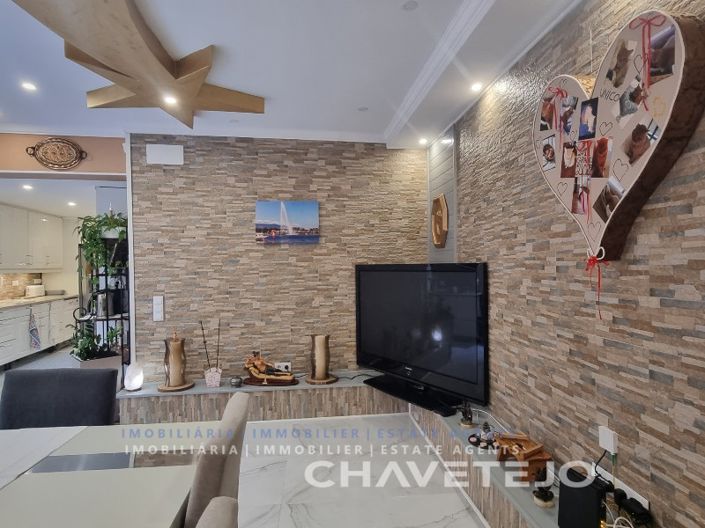 Image No.18-3 Bed House for sale