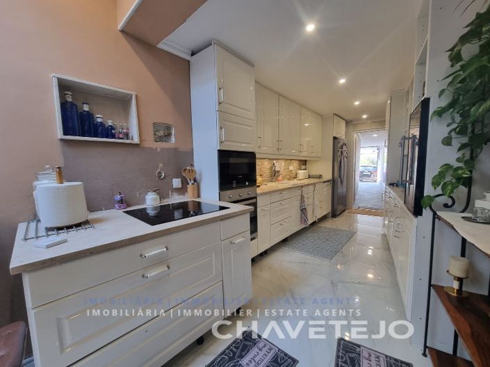 Image No.24-3 Bed House for sale