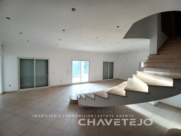 Image No.10-3 Bed House for sale