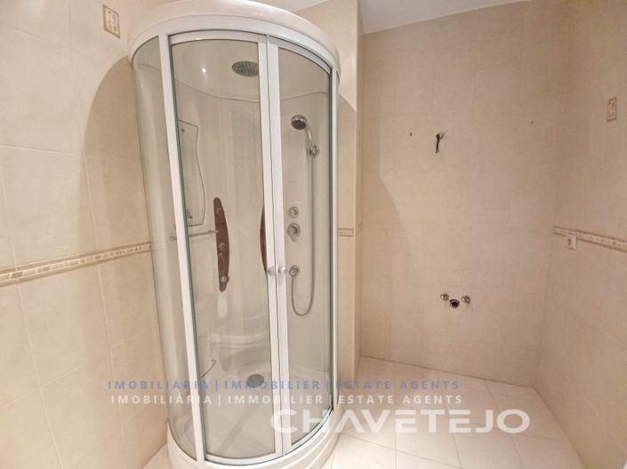 Image No.11-3 Bed House for sale