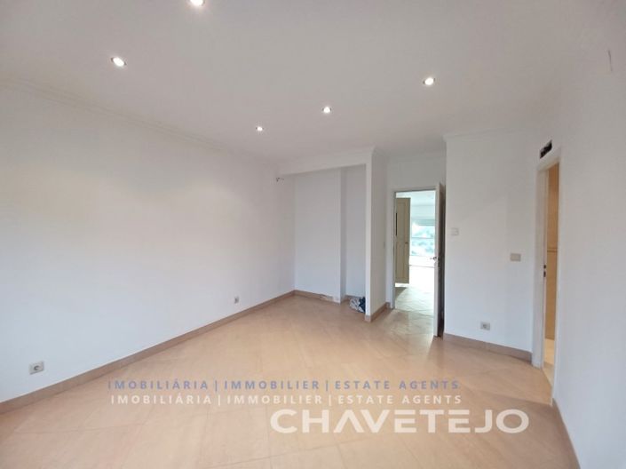 Image No.12-3 Bed House for sale