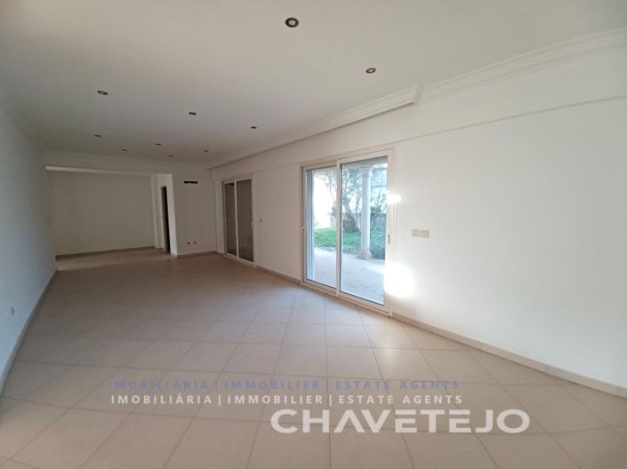 Image No.15-3 Bed House for sale