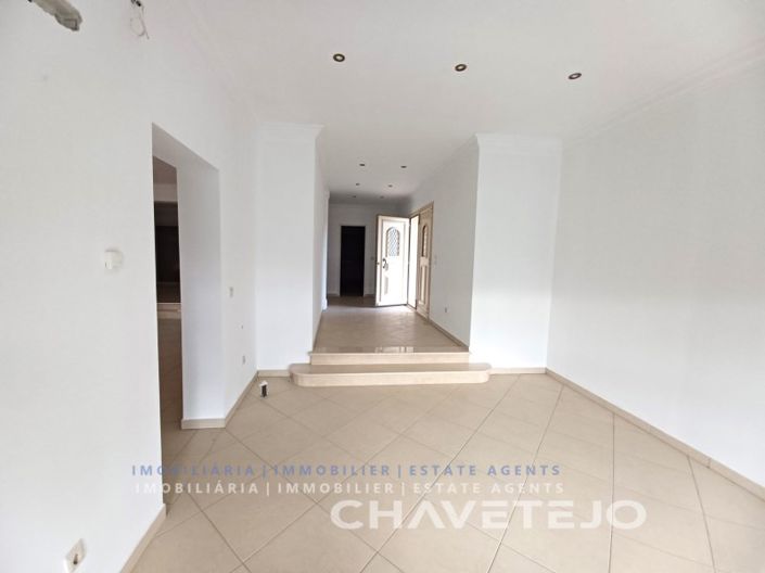 Image No.9-3 Bed House for sale