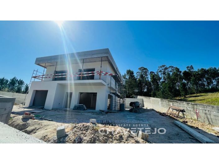Image No.1-4 Bed House for sale