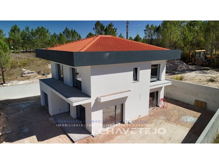 Image No.13-4 Bed House for sale