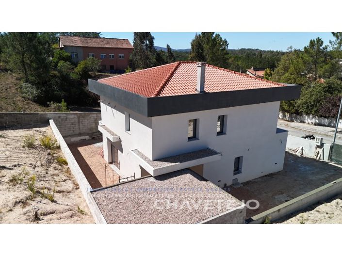 Image No.18-4 Bed House for sale