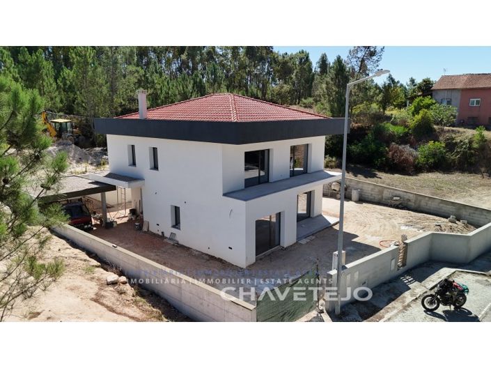 Image No.21-4 Bed House for sale