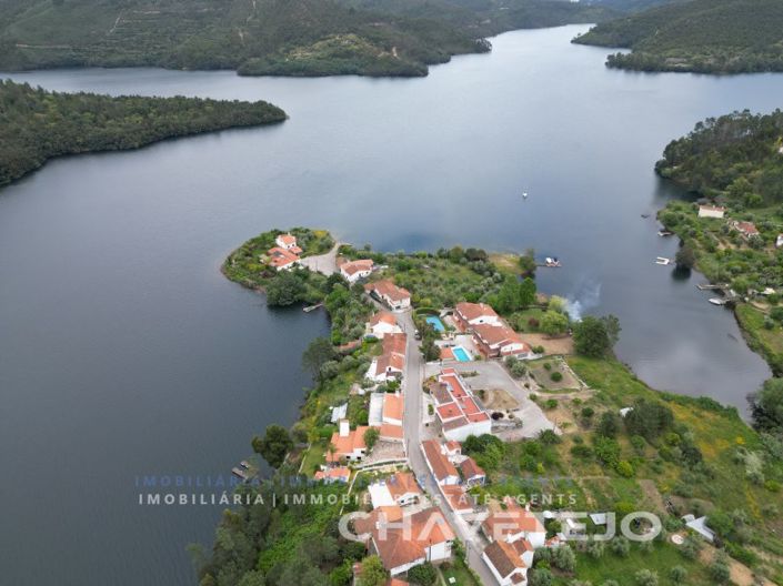 Image No.2-4 Bed House for sale