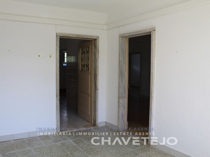 Image No.12-7 Bed House for sale