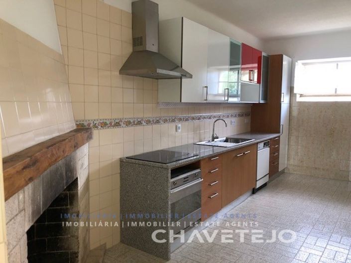 Image No.8-7 Bed House for sale