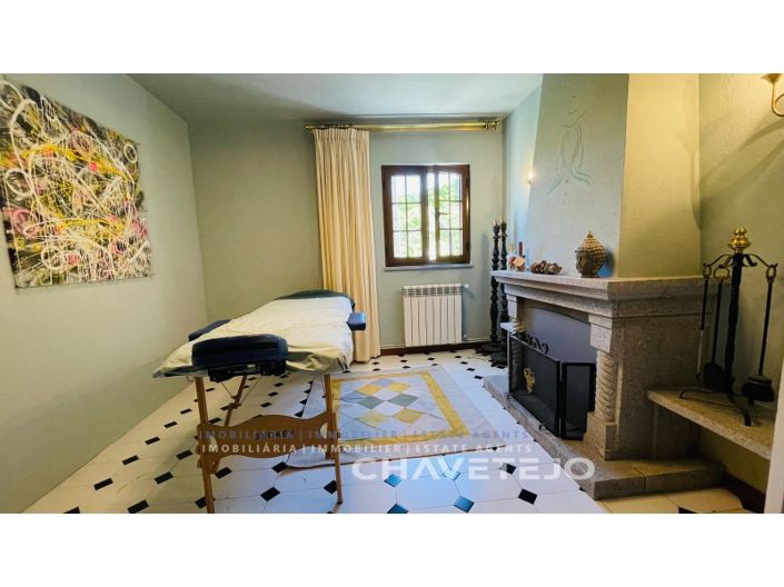 Image No.14-6 Bed Farmhouse for sale