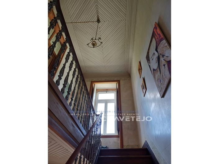 Image No.46-10 Bed Farmhouse for sale