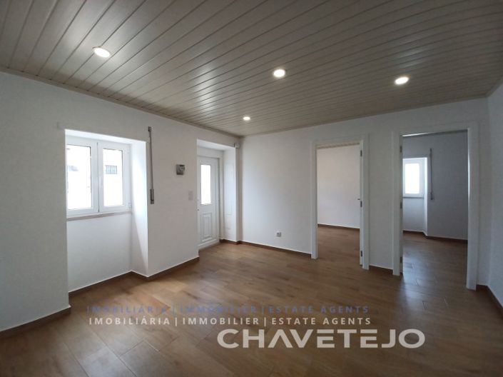 Image No.12-2 Bed House for sale