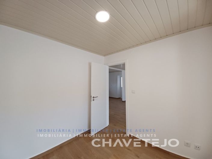 Image No.25-2 Bed House for sale