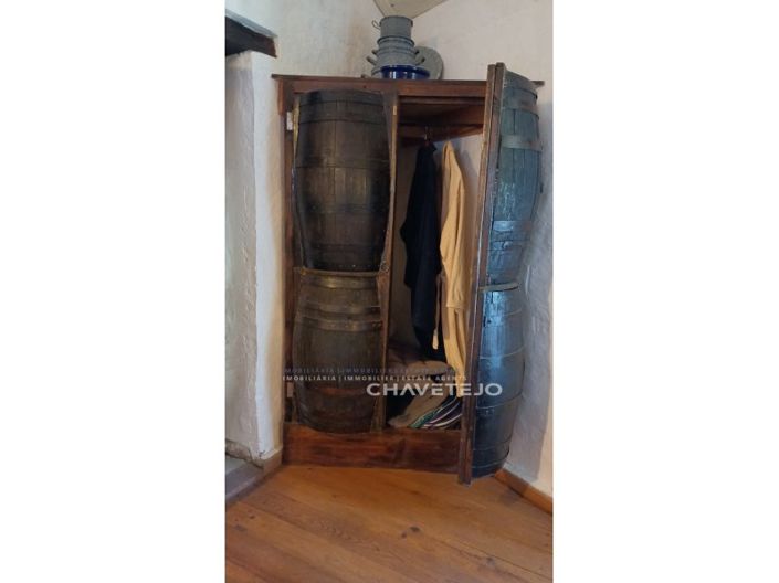 Image No.16-5 Bed Farmhouse for sale