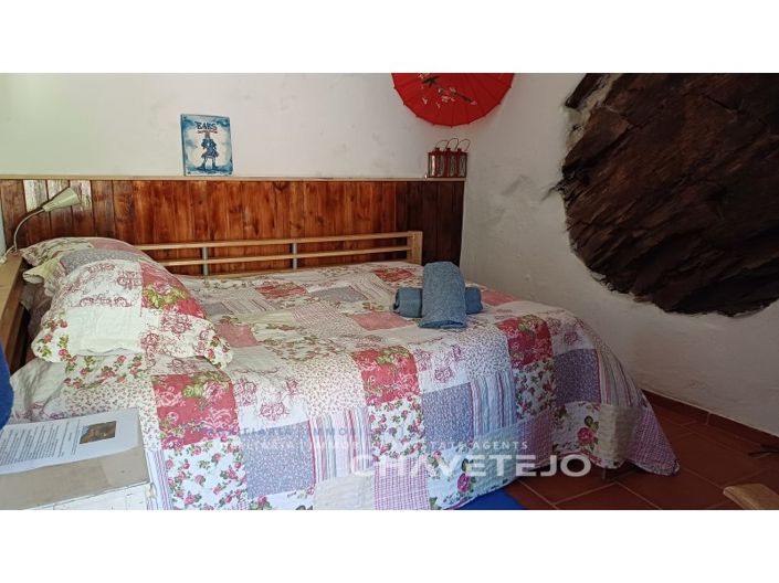 Image No.33-5 Bed Farmhouse for sale