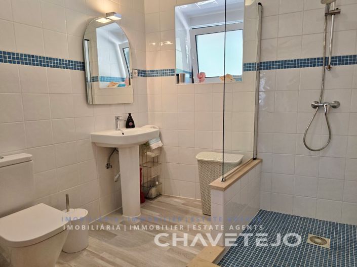 Image No.19-3 Bed House for sale