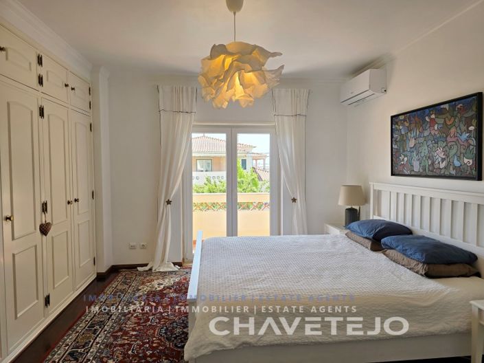 Image No.40-5 Bed House for sale