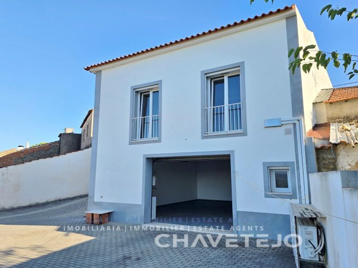 Image No.10-3 Bed House for sale