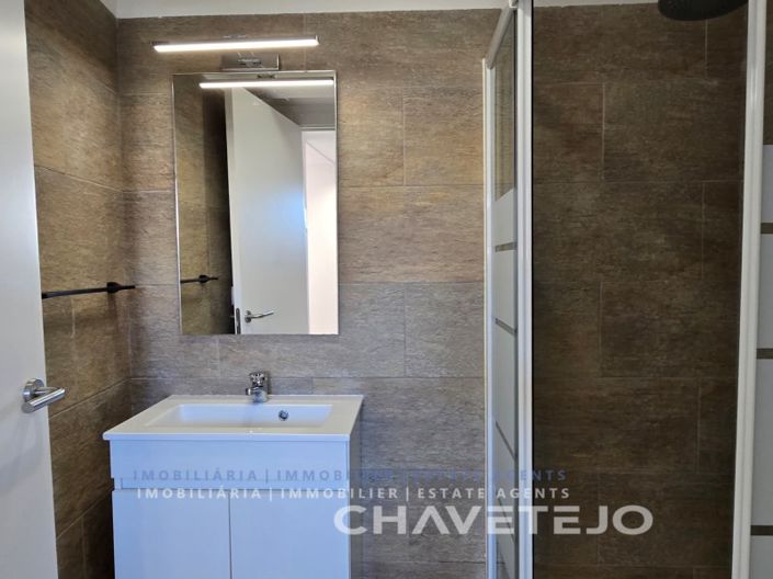 Image No.11-2 Bed House for sale