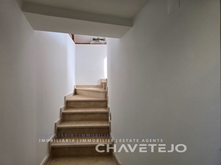 Image No.9-2 Bed House for sale