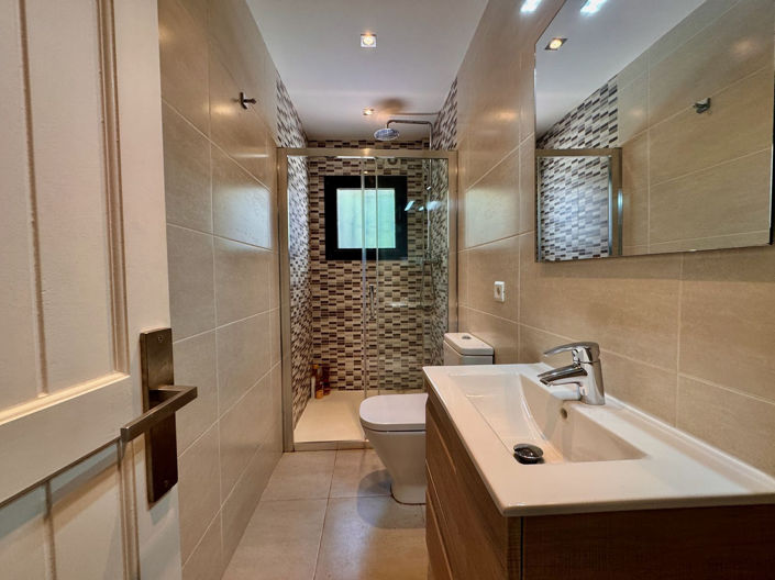 Image No.10-3 Bed Property for sale